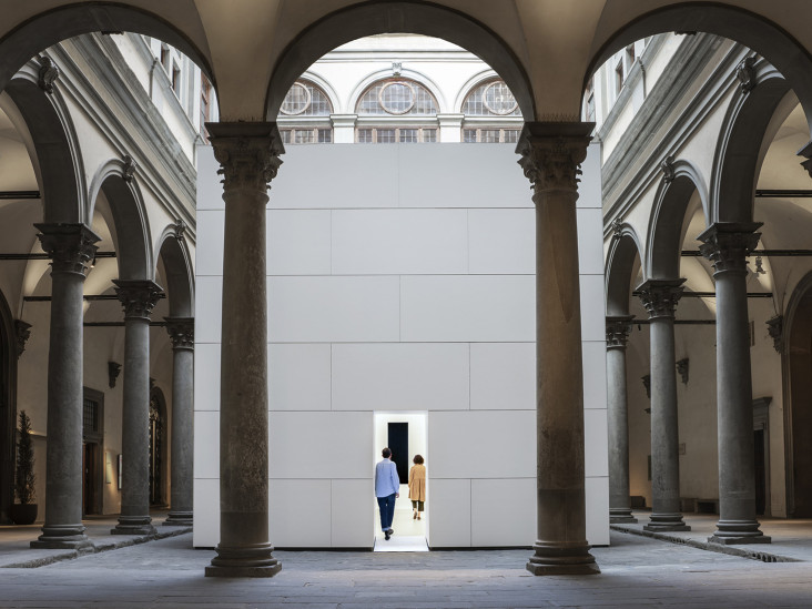 Сказки, мифы и ирония: выставка Гоши Острецова в Москве-9