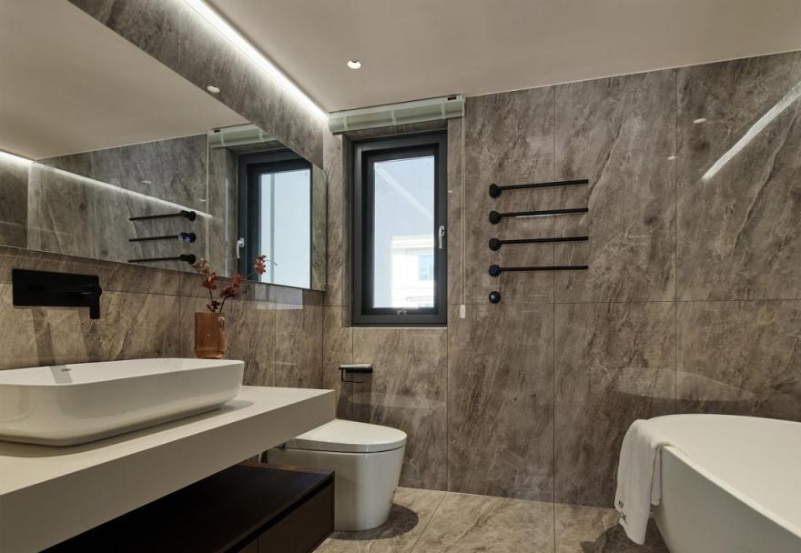 240平意式简约风家装设计-47