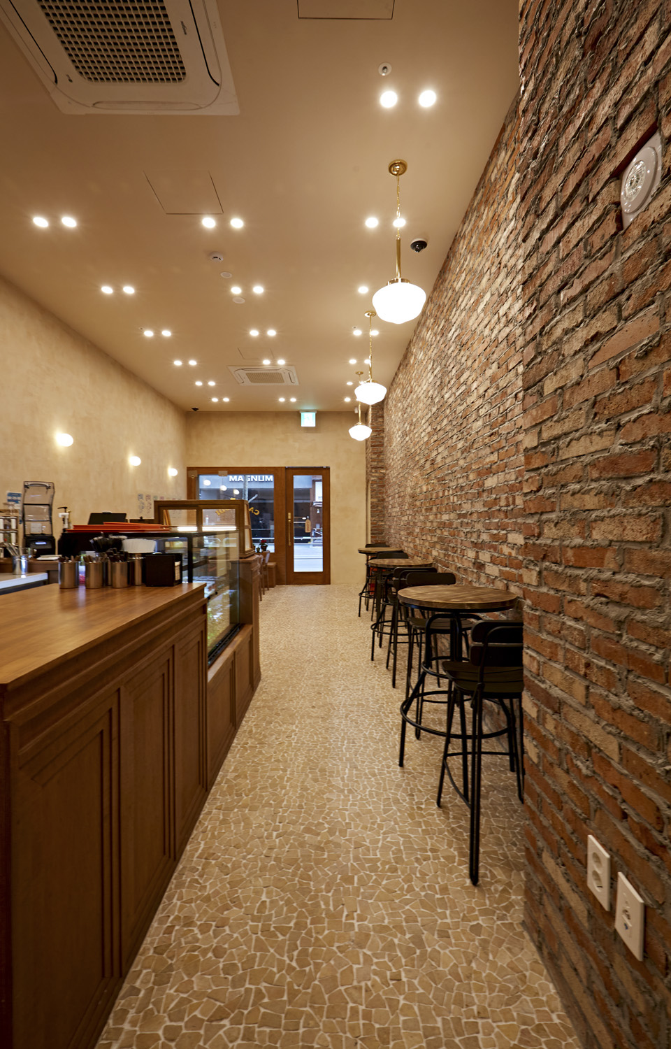 14 坪温馨小咖啡馆的室内设计-9