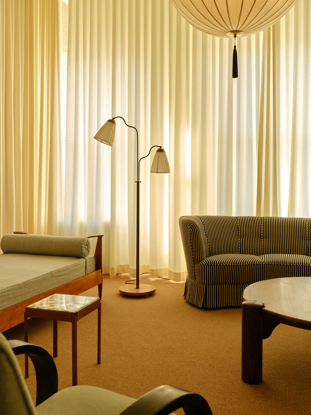 Alan Eckstein丨极简色调与感性体验·纽约婚纱展厅-11