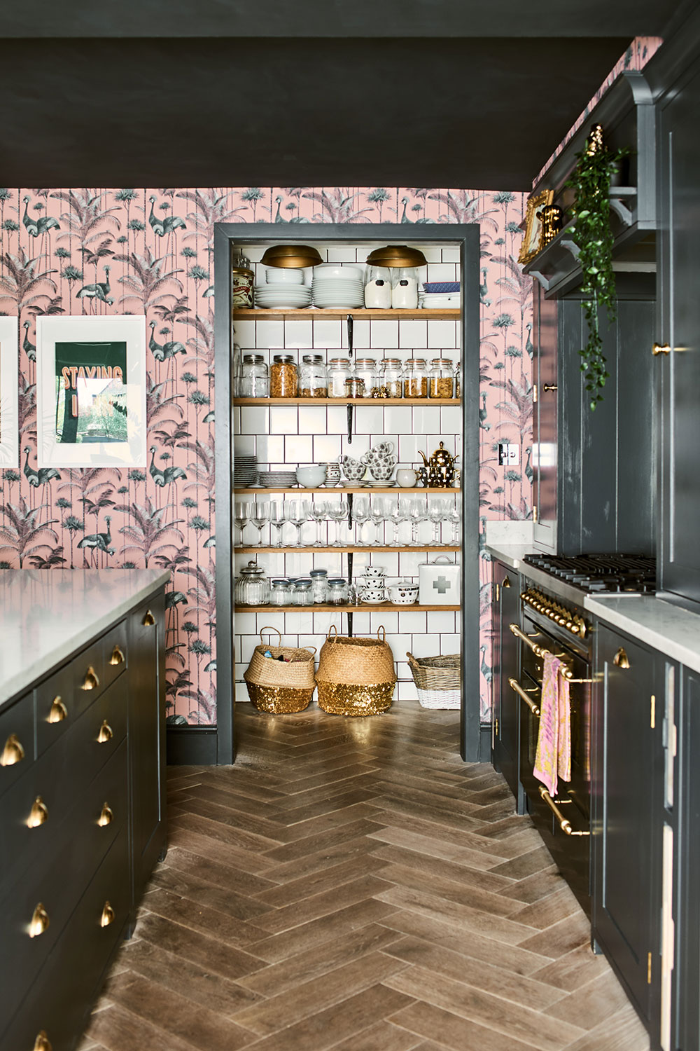 大胆用色打造温馨英式厨房-4