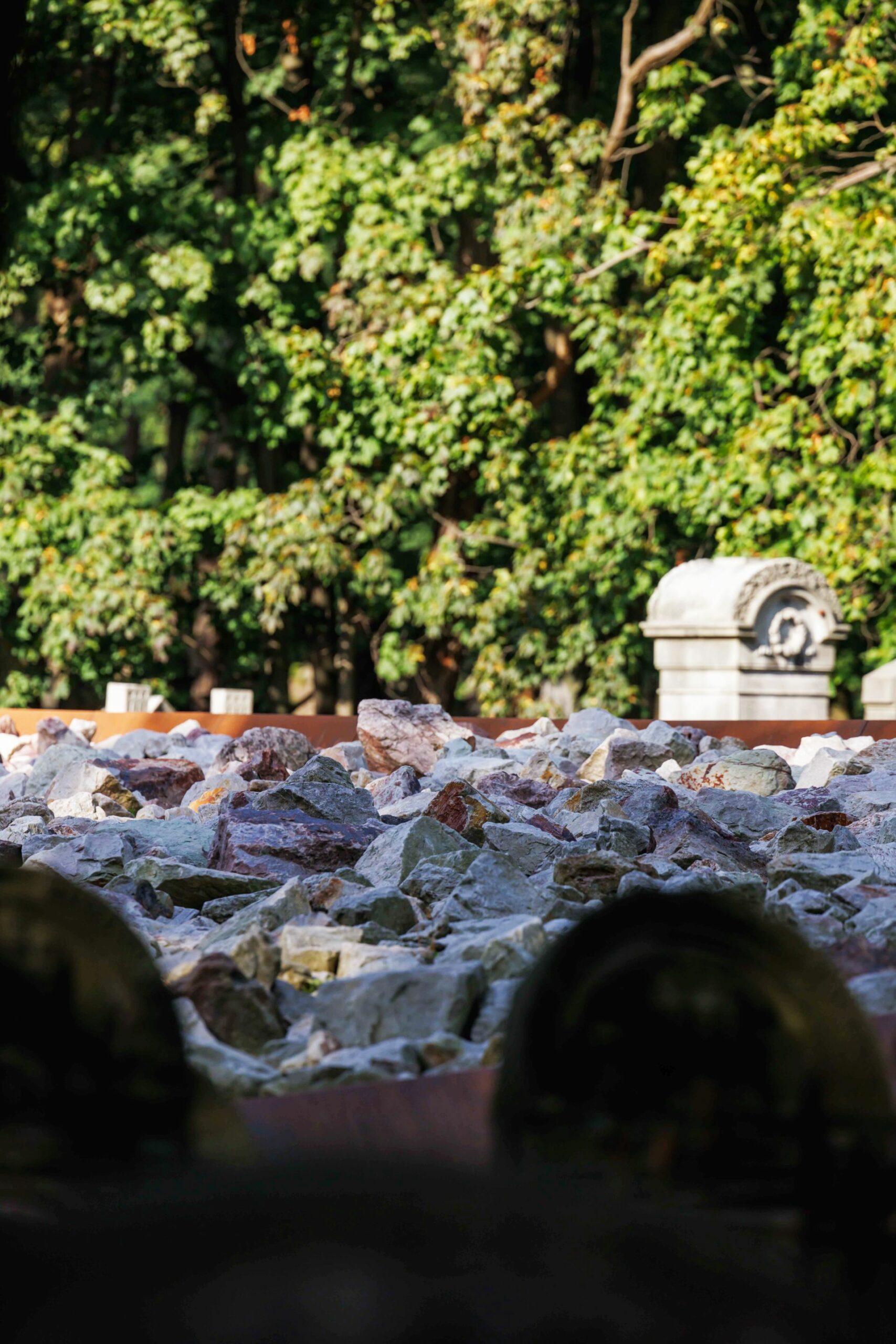 华沙犹太公墓纪念大规模坟墓的纪念碑丨波兰华沙丨Archiworks工作室-20