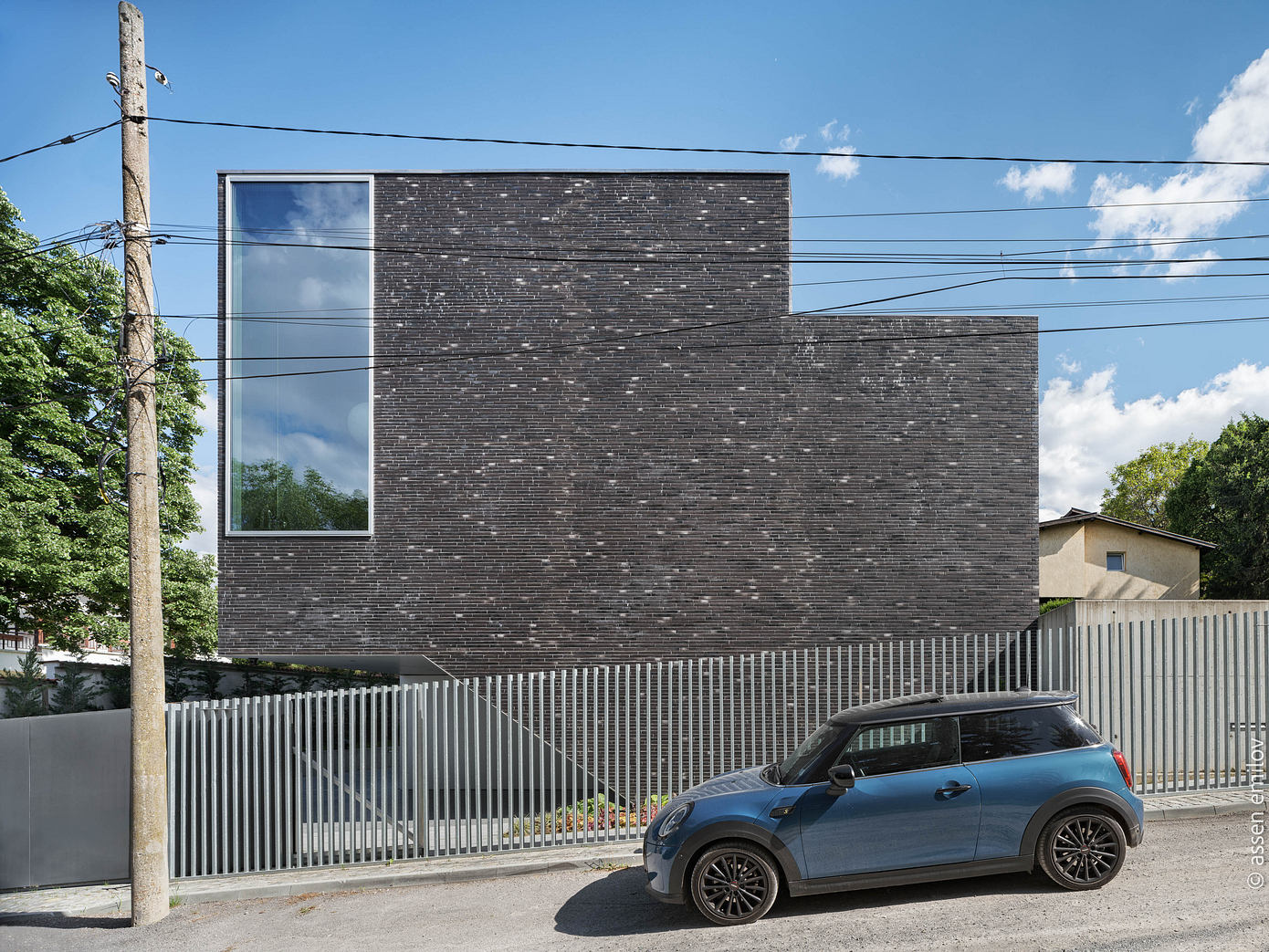 House 323: A Stepped Urban House Opening to Garden Light-1