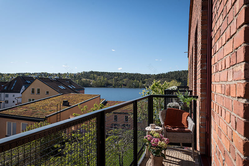 暖色调瑞典工业风公寓,自然光打造温馨家居-4