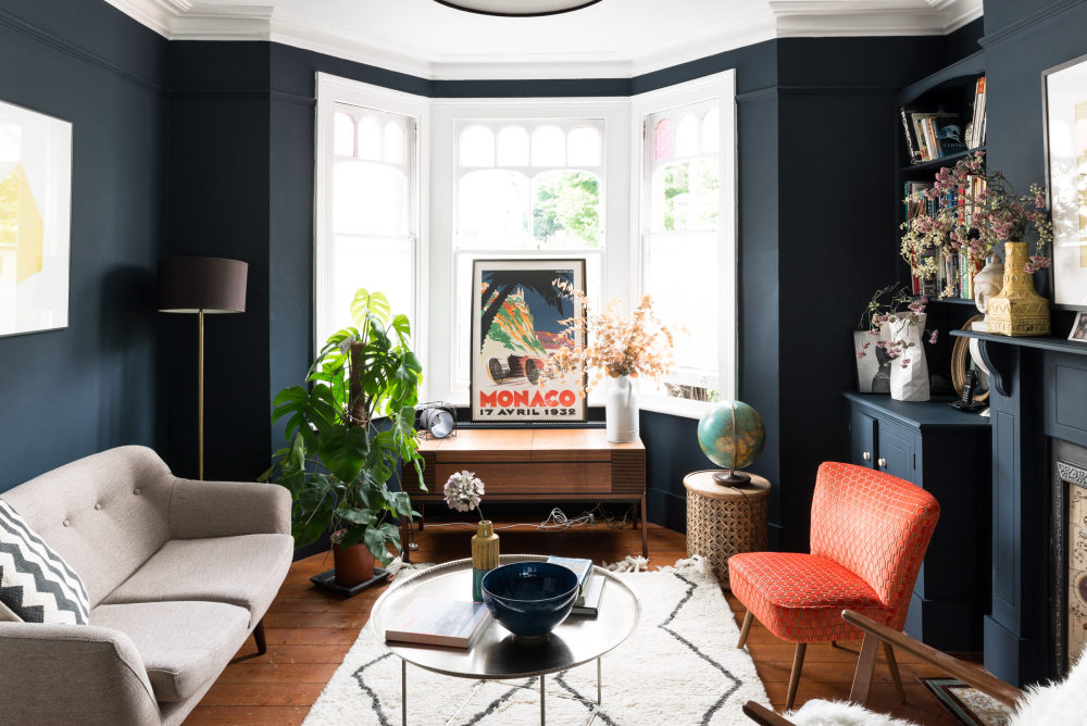 伦敦六套深色调戏剧性空间设计-0