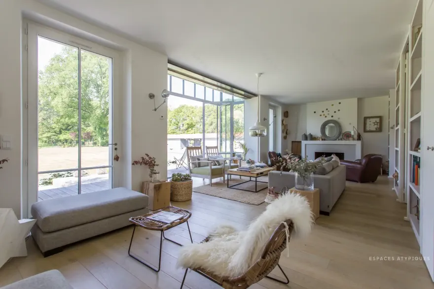 巴黎西部绿意盎然别墅设计-1