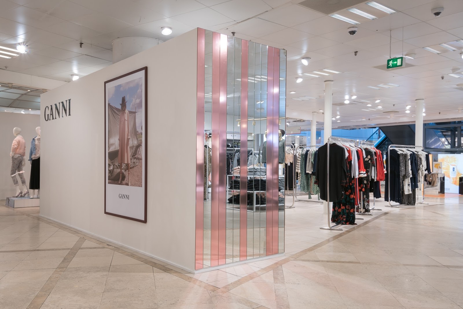 Ganni在哥本哈根Magasin百货店内店铺设计丨丹麦哥本哈根丨未明确提及具体设计团队名称-15