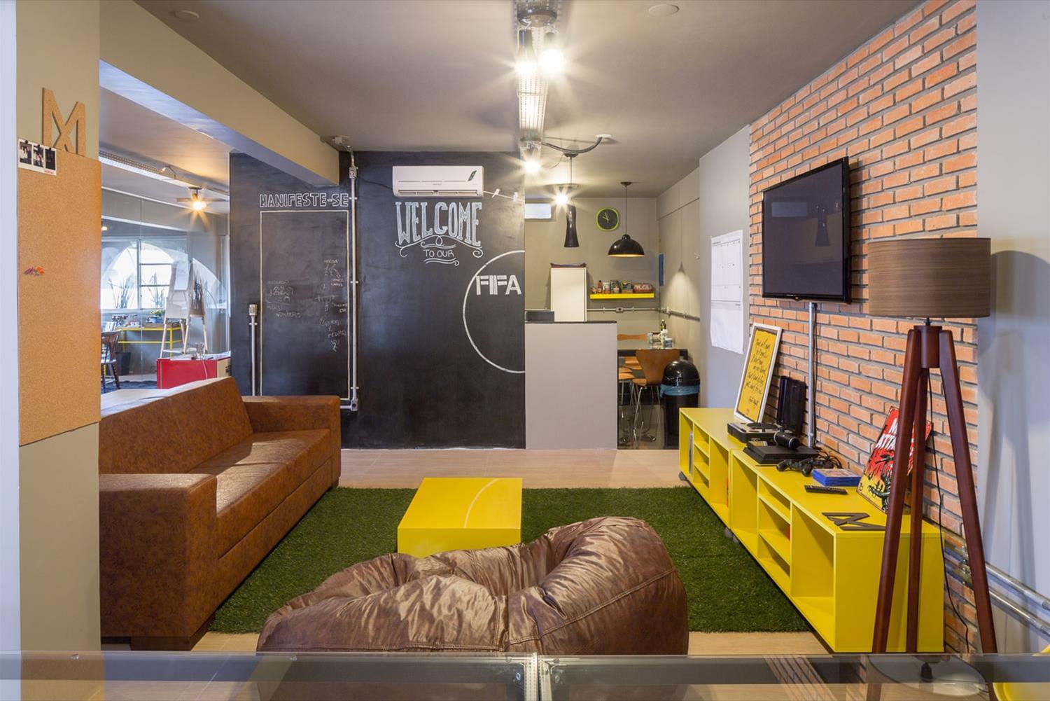 巴西 DF 办公室设计 | 打造自由灵活的美式复古风格-6