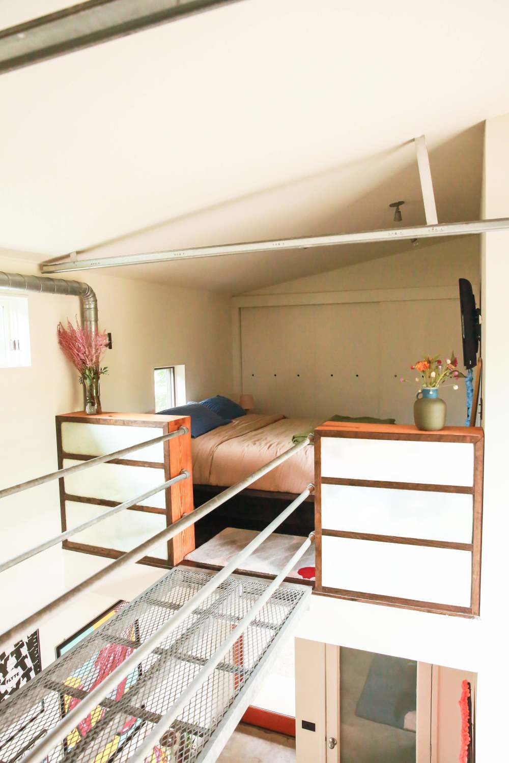 这位摄影师只用了两个月就装饰了她的奥斯汀阁楼。-2