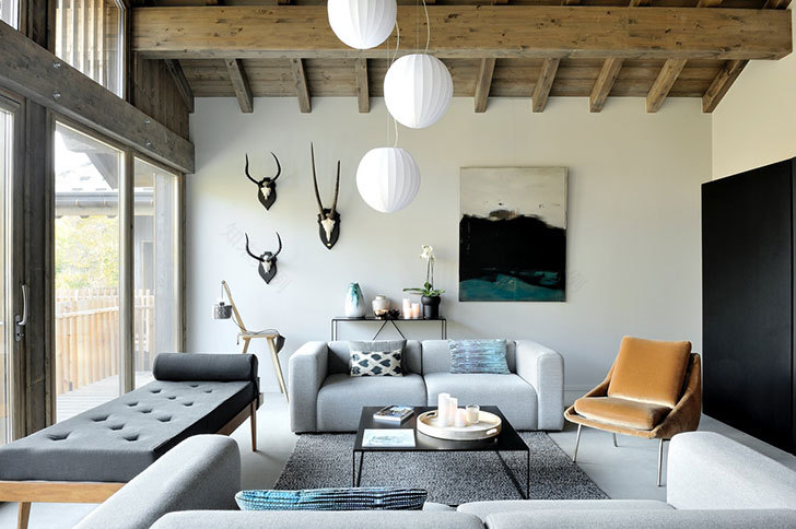 瑞士阿尔卑斯山脉的极简风格小木屋-1