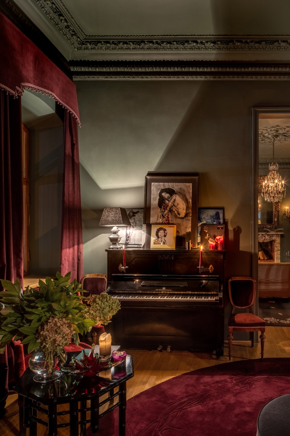 乌克兰历史公寓，古董家具打造精致闺房风格-12