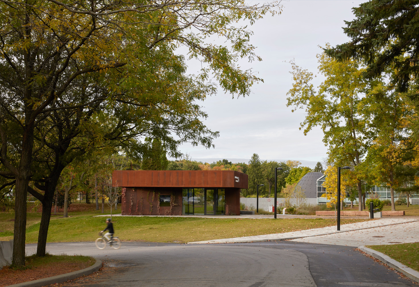 建筑和生命世界的共生被植物侵占的浪漫入口展馆设计丨加拿大蒙特利尔-4