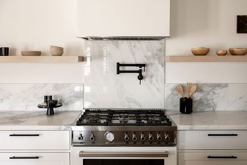 洛杉矶黑白相间的都铎式住宅-5