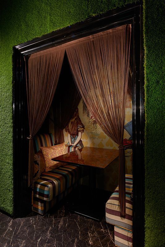 Тематические рестораны Алиса в стране чудес - 40 фото интерьеров-54