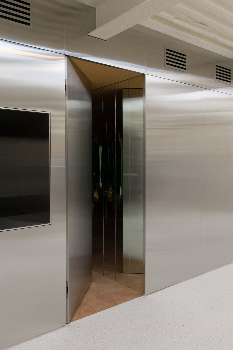 Andersson Bell旗舰店,首尔 / Creative Studio Unravel-29