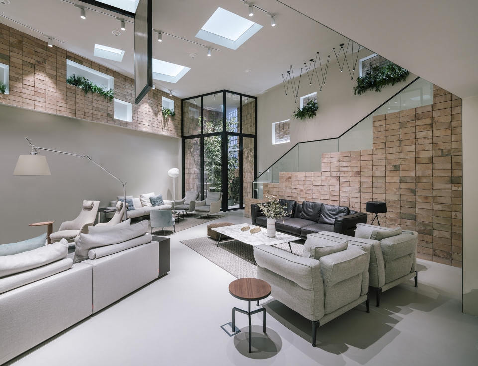 马德里商业中心陈列空间 | 多重功能与自然光照的融合-24