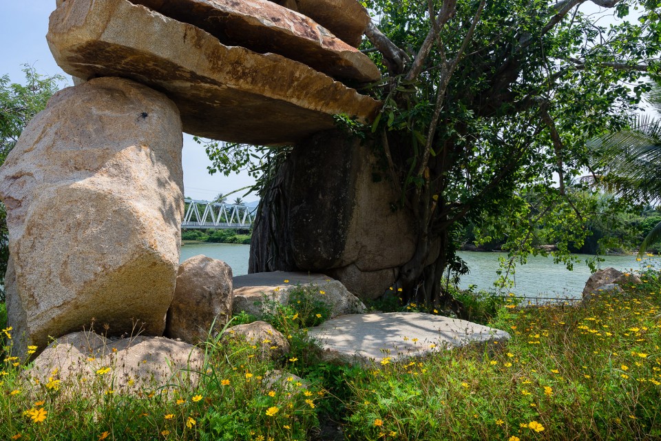 芽庄质朴石庙-5