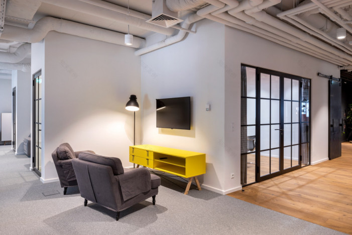 波兰华沙 Ogilvy 办公室,工业风与创意的完美结合-15