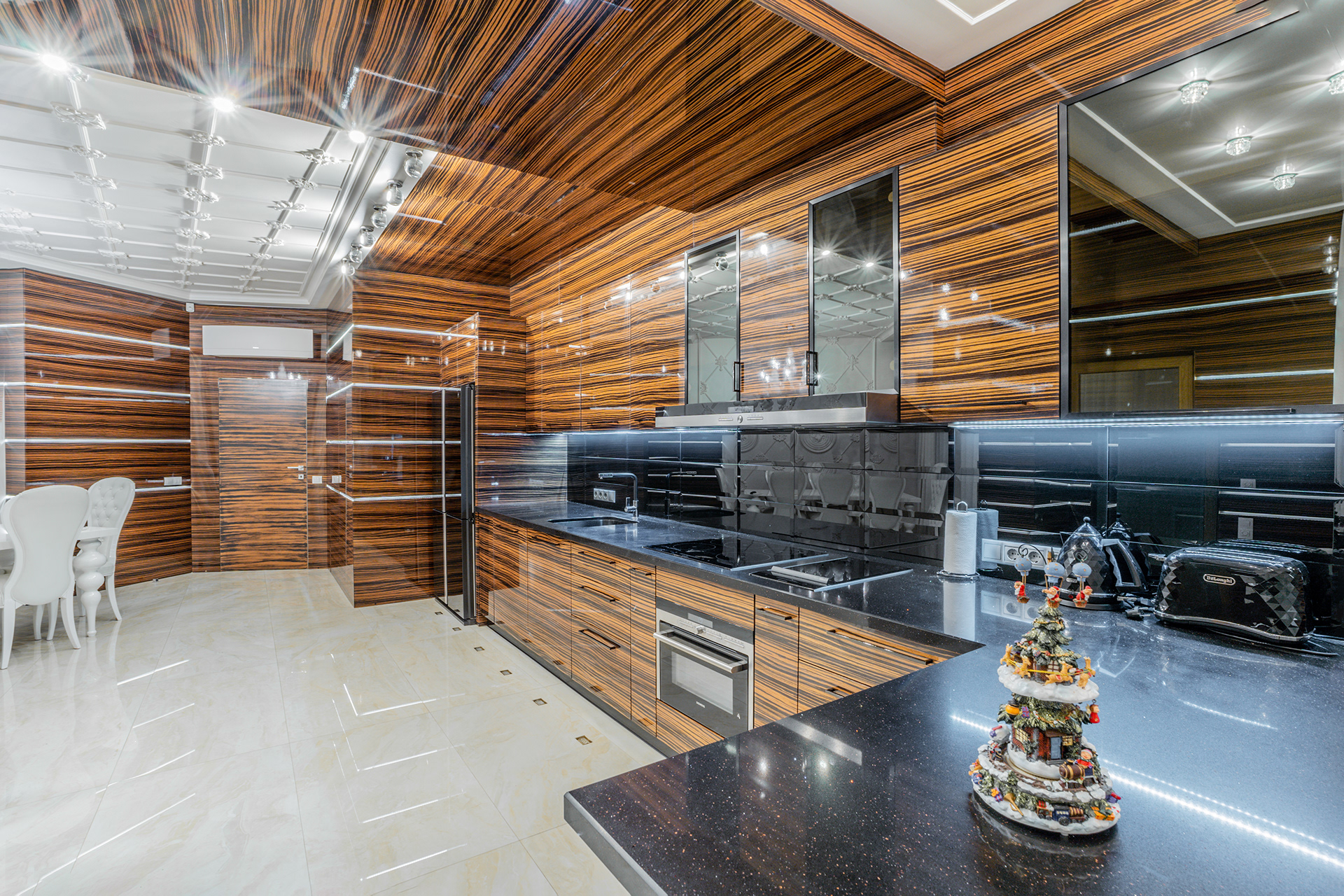 Novopechersʹki Lypky, Kyiv, 2020-4