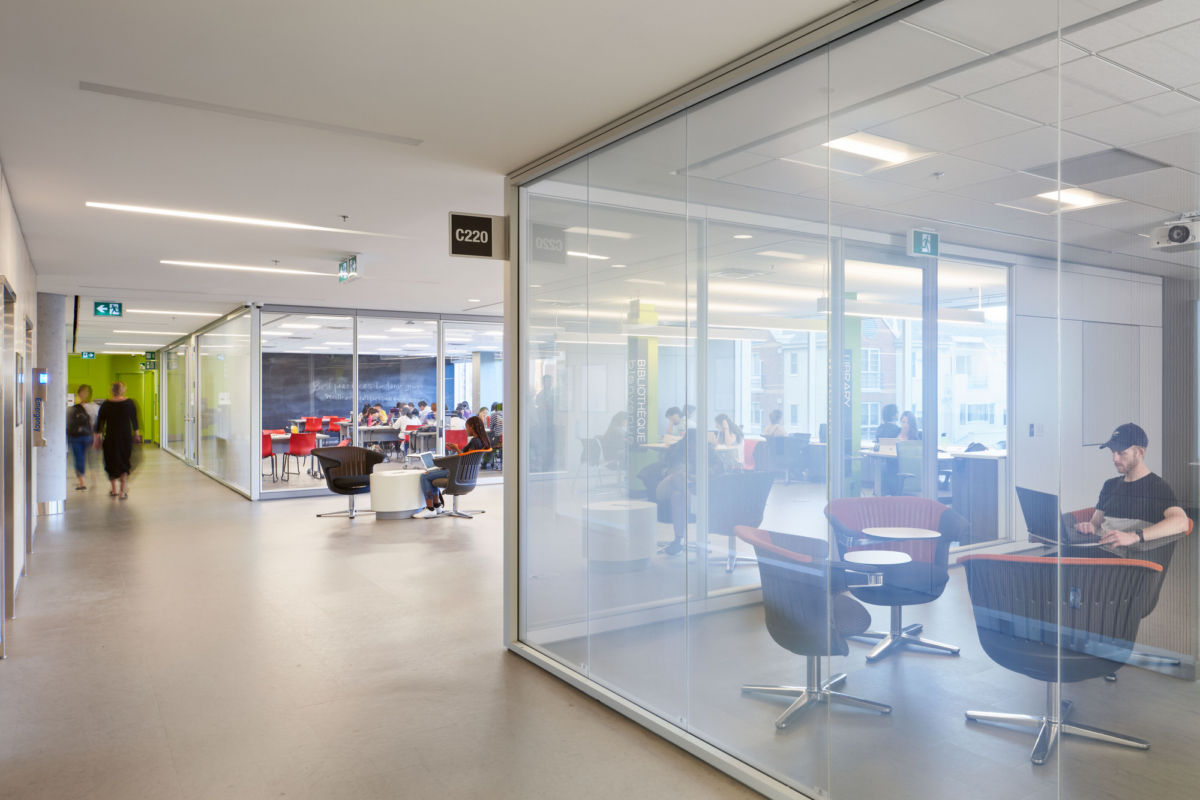 加拿大渥太华大学学习交汇点·灵活现代的教育空间-11