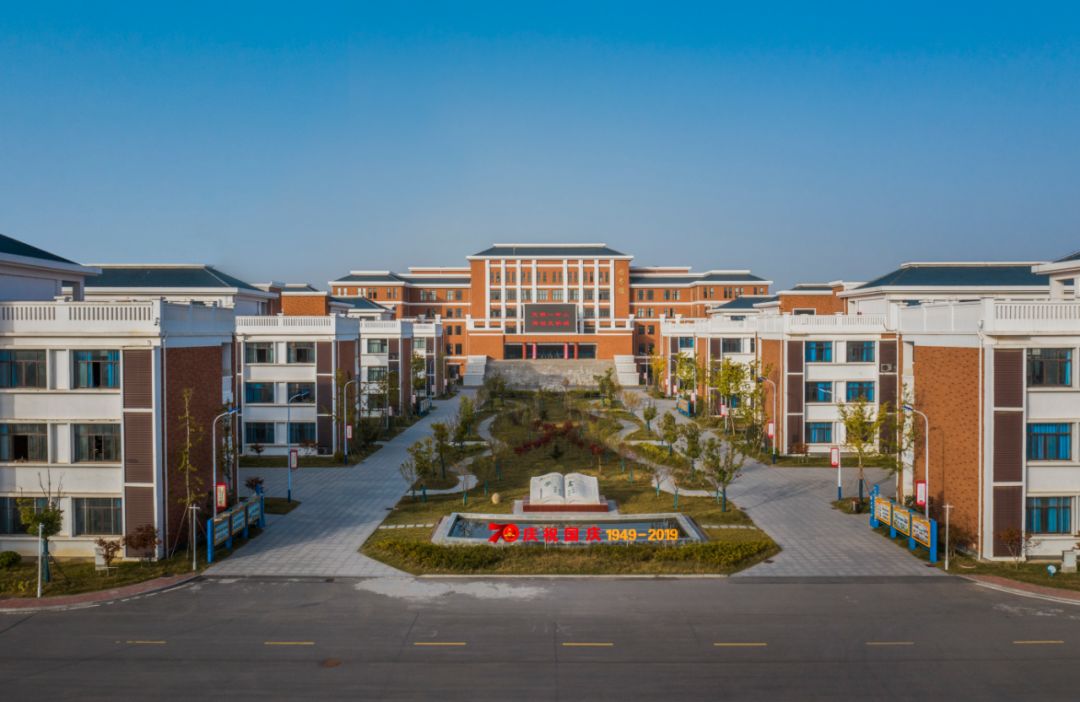 霍邱一中楚汉风新校区 | 两轴一心,江南水景校园-26