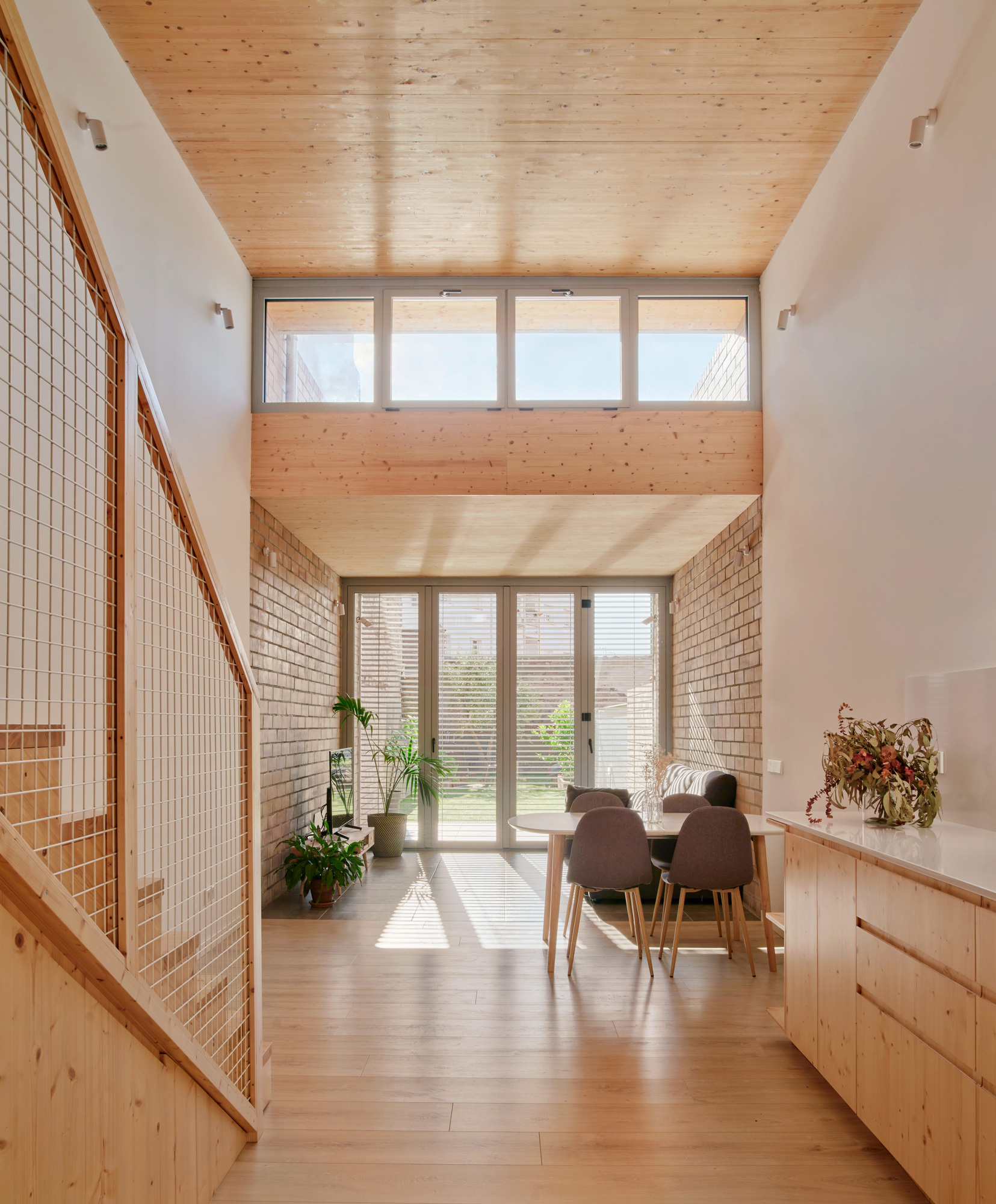 115ARI Single-Family Home Between Party Walls in Sabadell / Vallribera Noray Arquitectes-32