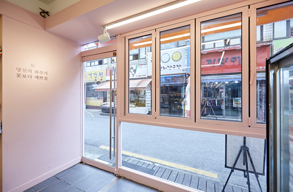 独特设计理念 | 8 平米小型唱片店的魅力室内改造-9