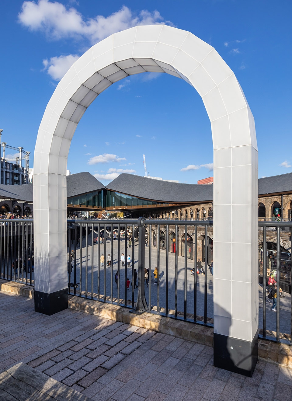 伦敦购物中心巨形灯光装置·“Space Frames”-32