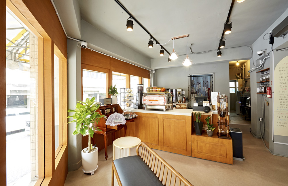 白色梦幻咖啡厅 | 小巧精致的艺术空间-4