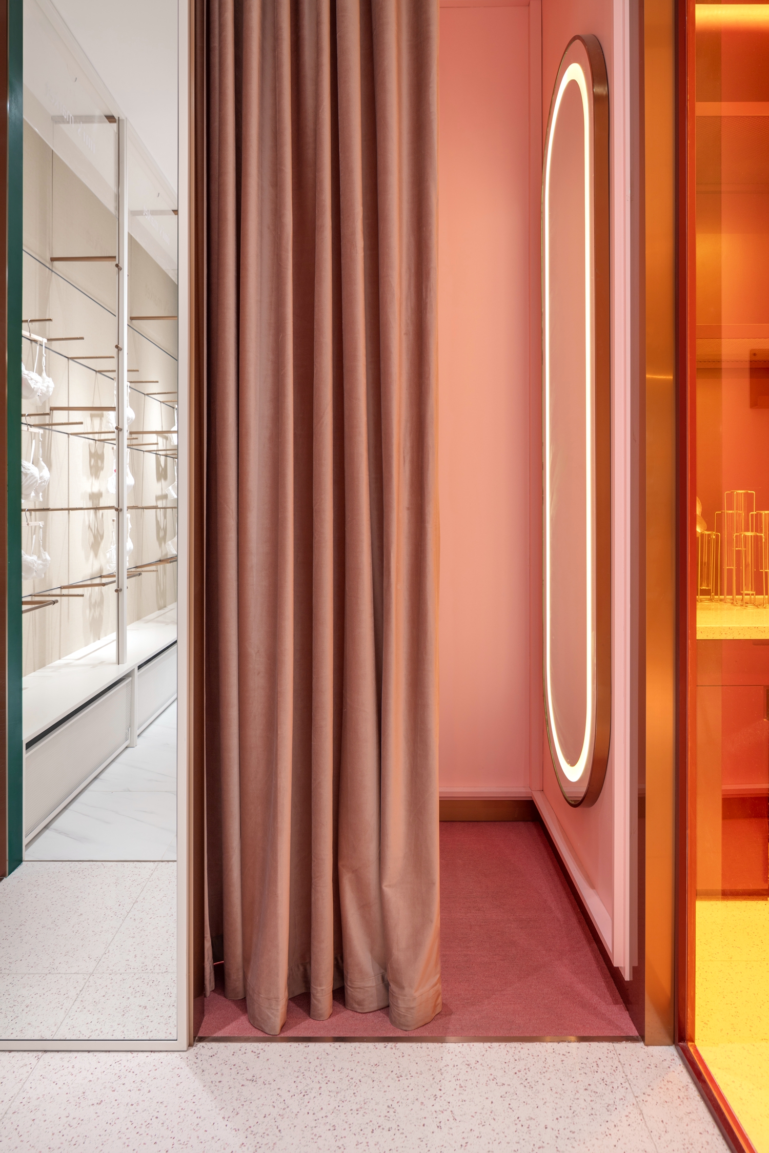 imi's 爱美丽内衣店,灵感源自《天使爱美丽》的电影空间-24