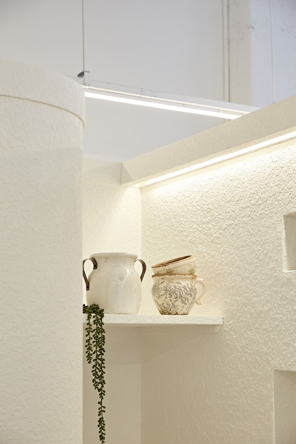 简约白色调的 26 平米小卫生间设计-12