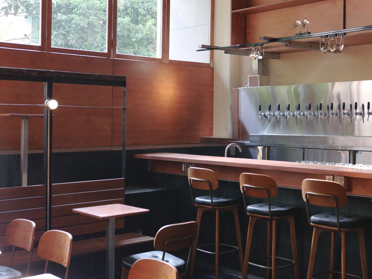 上海 Clipboard 酒吧 | 工业风与温馨氛围的完美融合-24