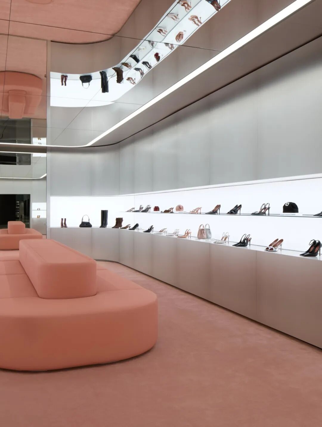 Amina Muaddi迪拜购物中心精品店丨阿联酋迪拜-8