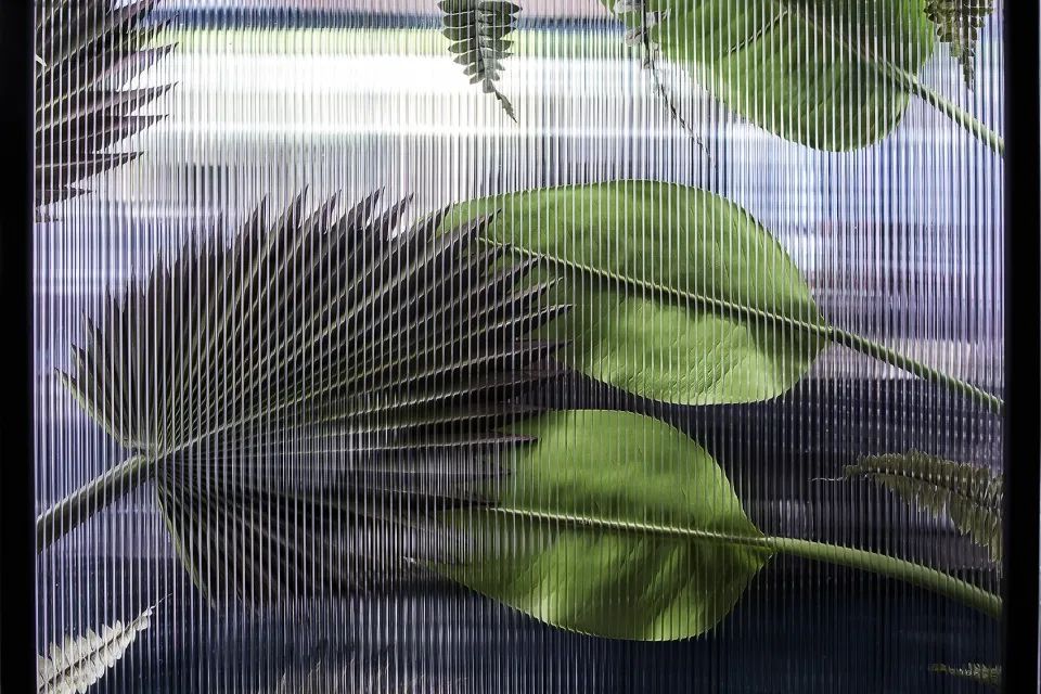 Minéral 酒吧 | 光与色彩的温暖与冷峻交融-32