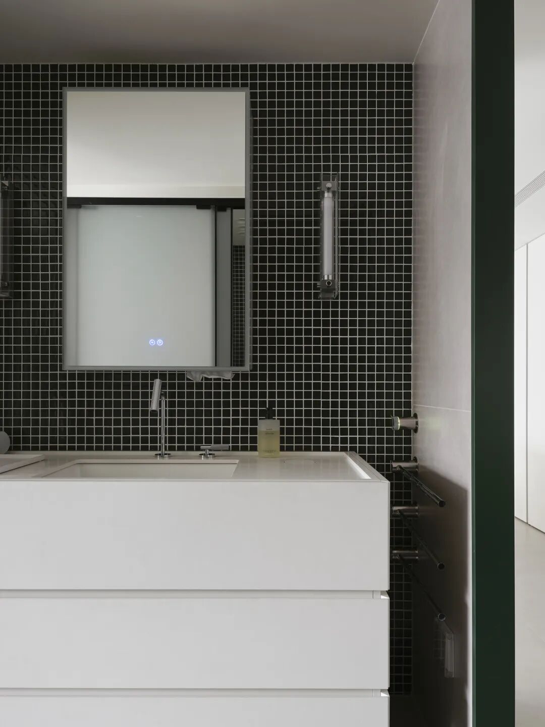 新作 · 躺在浴缸里,俯瞰整个南京路丨中国南京丨FF设计-38