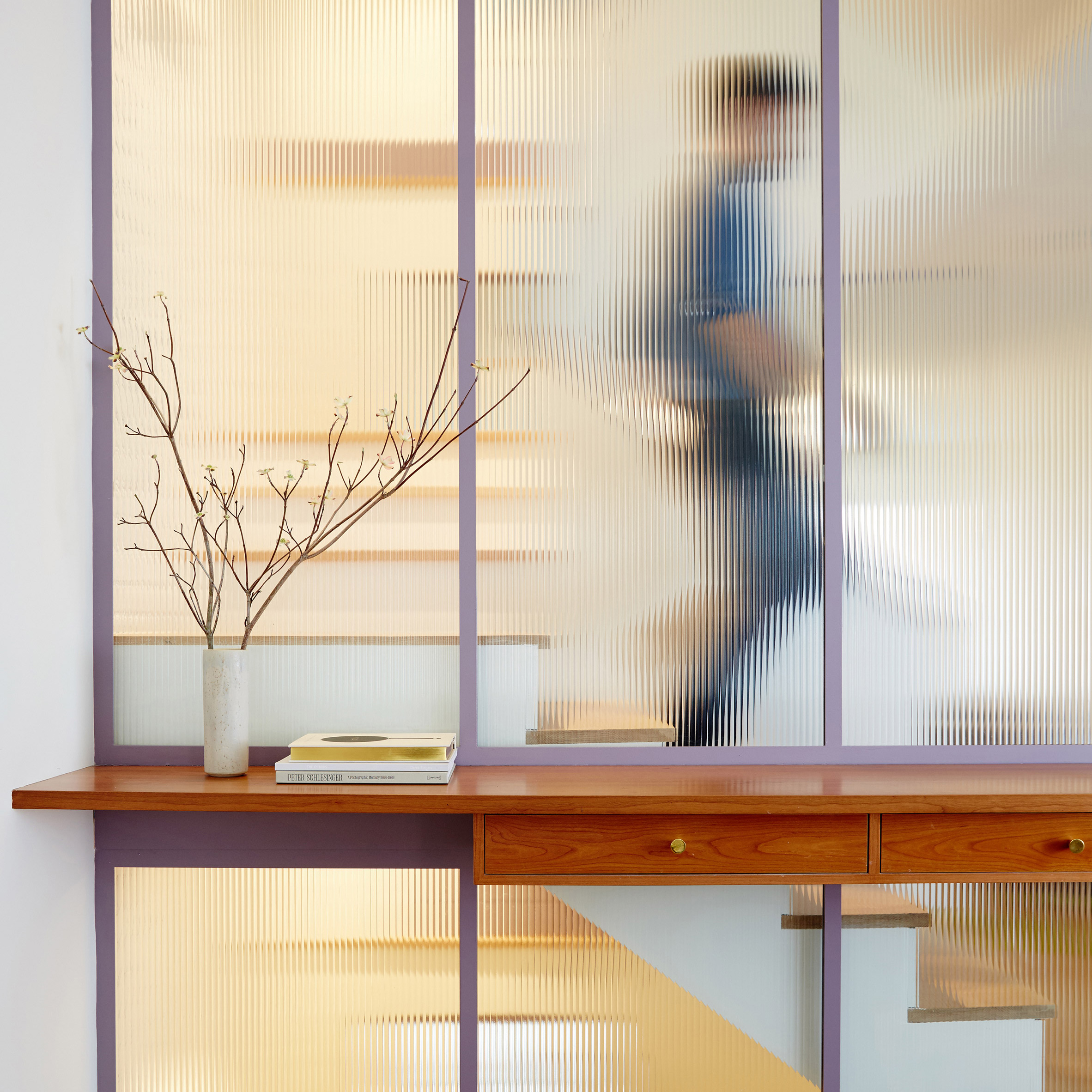 GRT Architects creates fluted glass stairwell for skinny Brooklyn townhouse | Dezeen-0