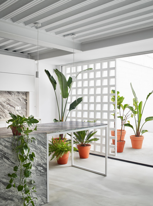 巴塞罗那废旧厂房变舒适住宅-21