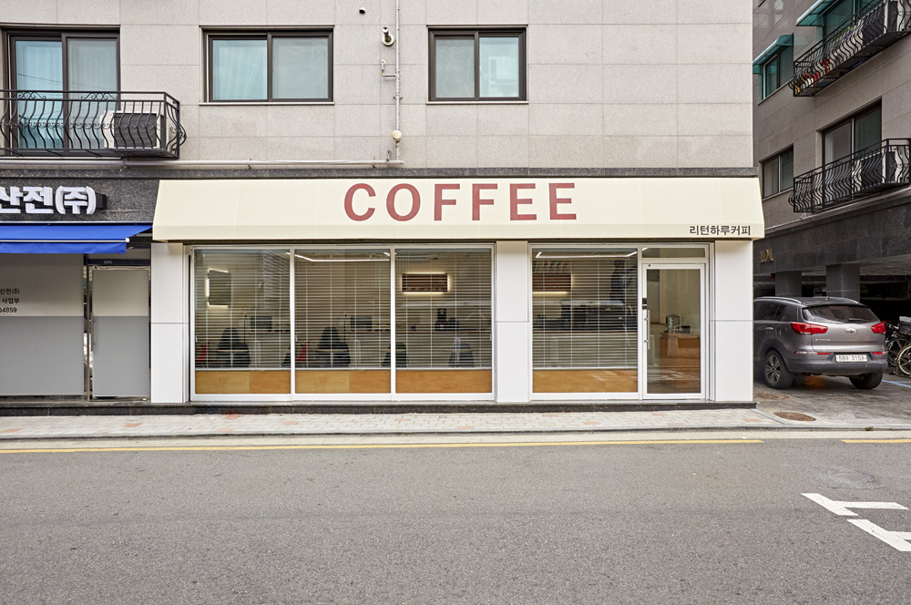 12 坪极简风咖啡厅，成本优化设计典范-2