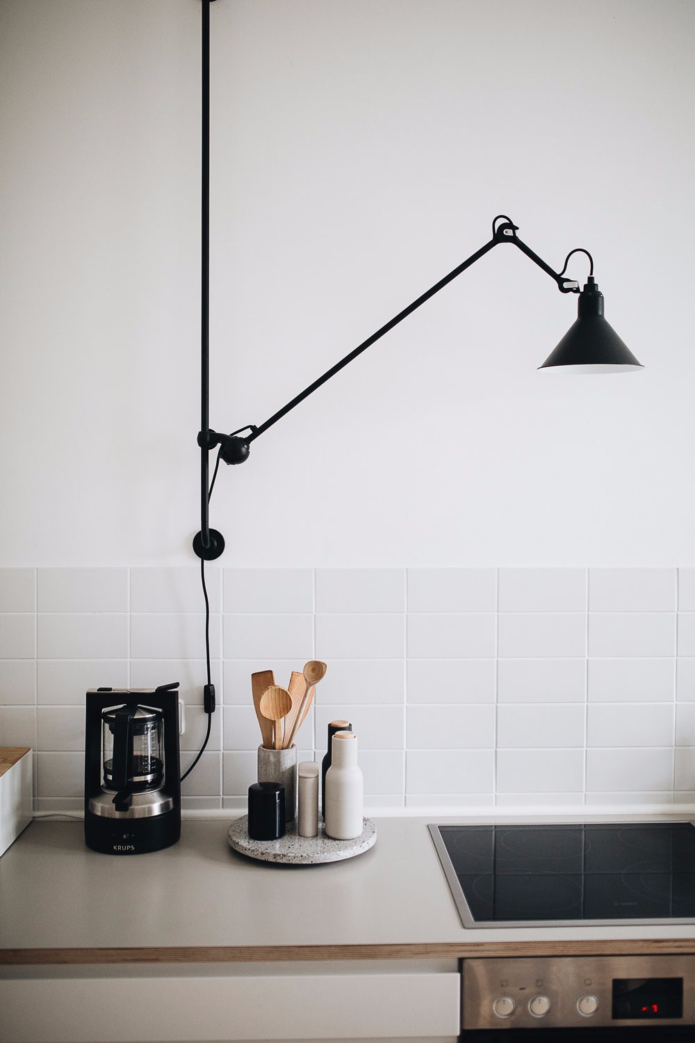 67㎡ 小公寓，墙壁上的层板、挂钩、衣架设计的太赞了-28