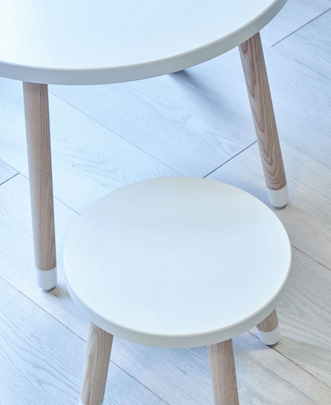 极简主义和鲜明特色的家-17