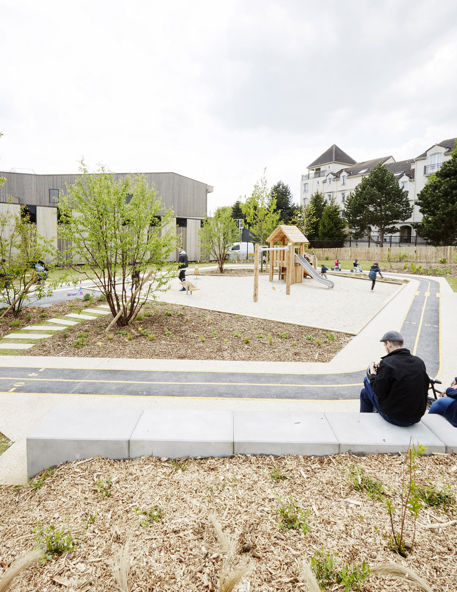 法国 Courdimanche 公园游乐场 | 绿意盎然的城市空间-5