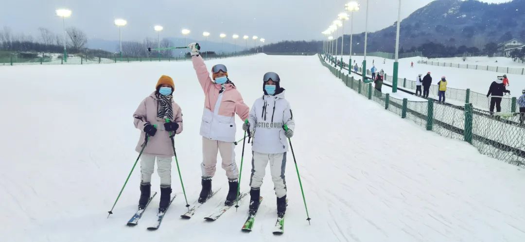 雪中温泉与滑雪的团队建设之旅丨中国北京-11