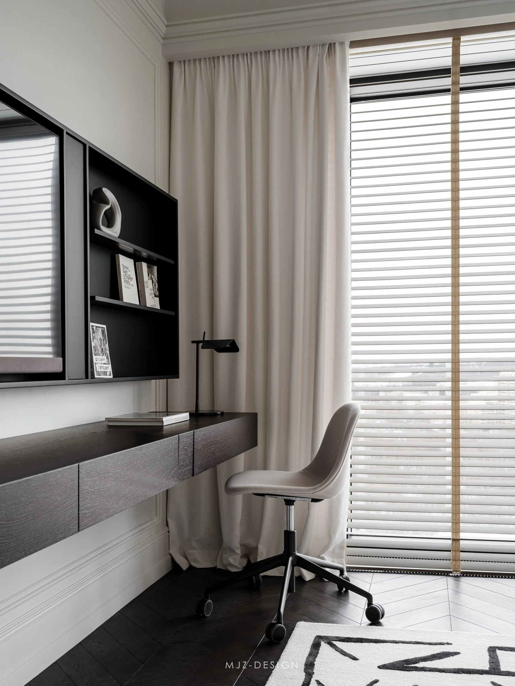 波克隆纳亚街 9 号，127 室（注：由于POKLONNAYA推测为俄语街道名，音译为波克隆纳亚街，127结合常见情况推测为房间号等，若实际情况不符，请提供更多背景信息） 丨俄罗斯莫斯科丨QUADRO ROOM-37