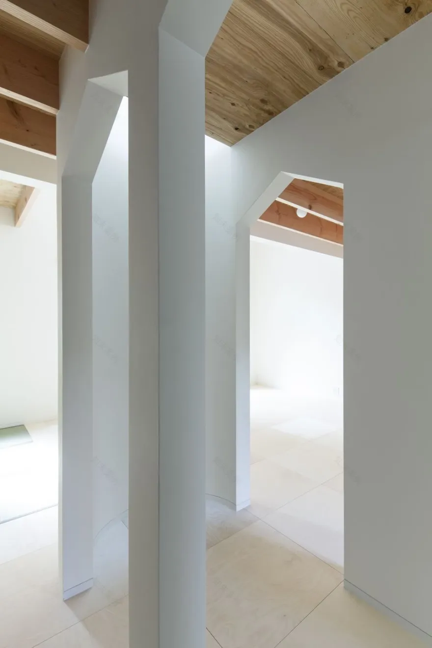 大阪方形住宅中的宁静与活力空间-28