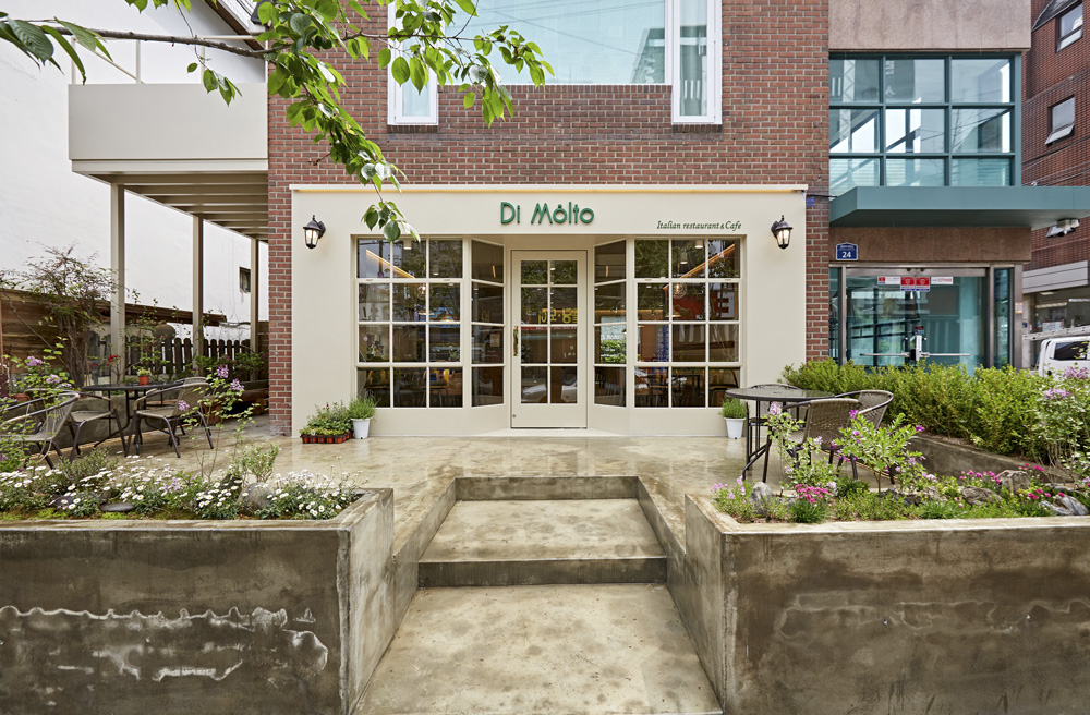 简约意大利餐厅设计 展现白色木调氛围美-2