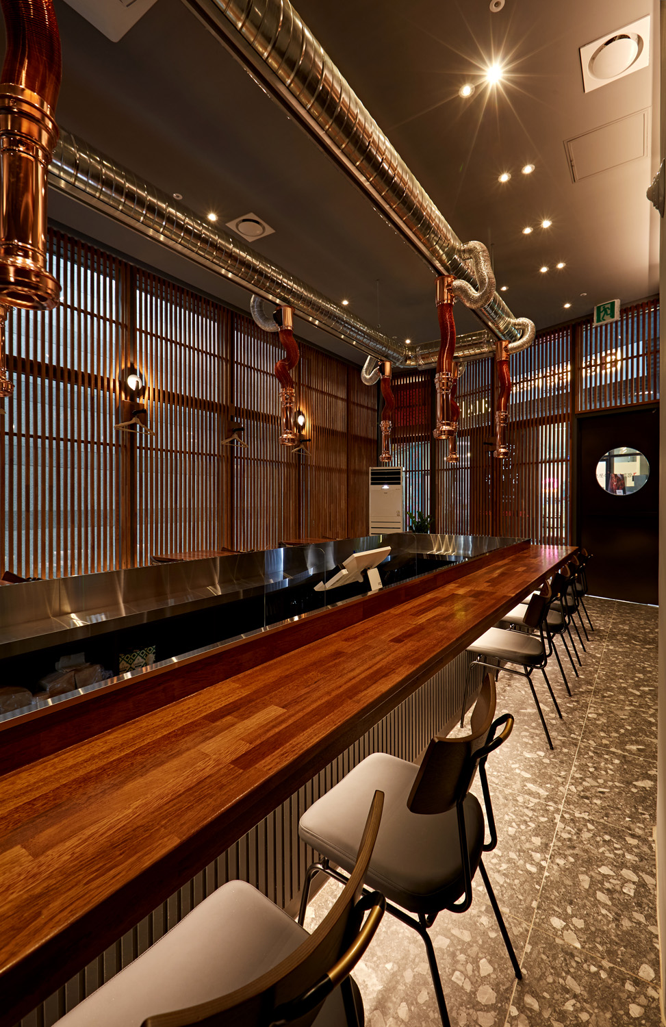 现代简约别墅设计，木材与石材的完美融合-15