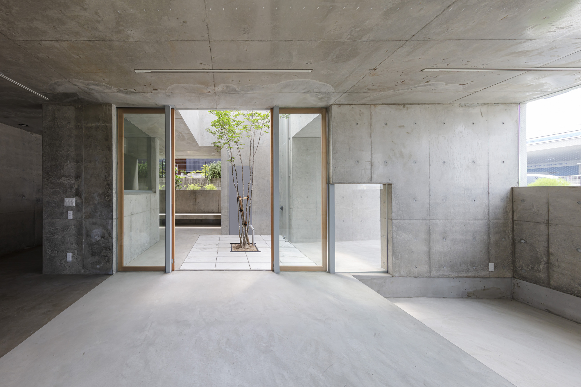 House with Hooked Multi Level Crossing / ihrmk-27