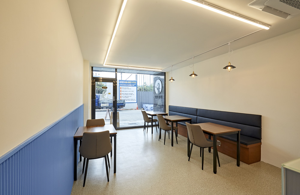 简约时尚的 14 平米咖啡厅设计-8