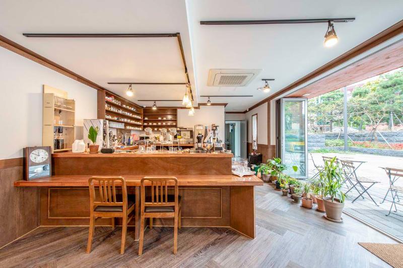 15 坪北欧风咖啡厅设计 | 简约纯净的空间艺术-7