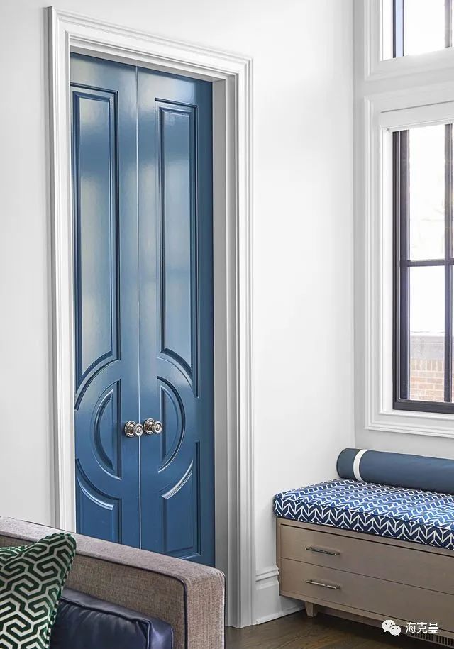 封面故事：丈夫喜欢极简，妻子爱繁复装饰？Hickory Chair 休闲椅一次满足两个愿望！-35